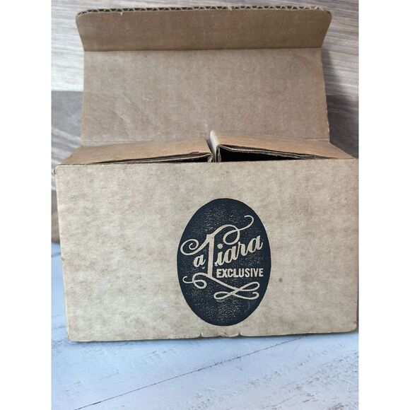 A Tiara Exclusive White Milk Glass Mini Candle Holders Vintage - Picture 3 of 8